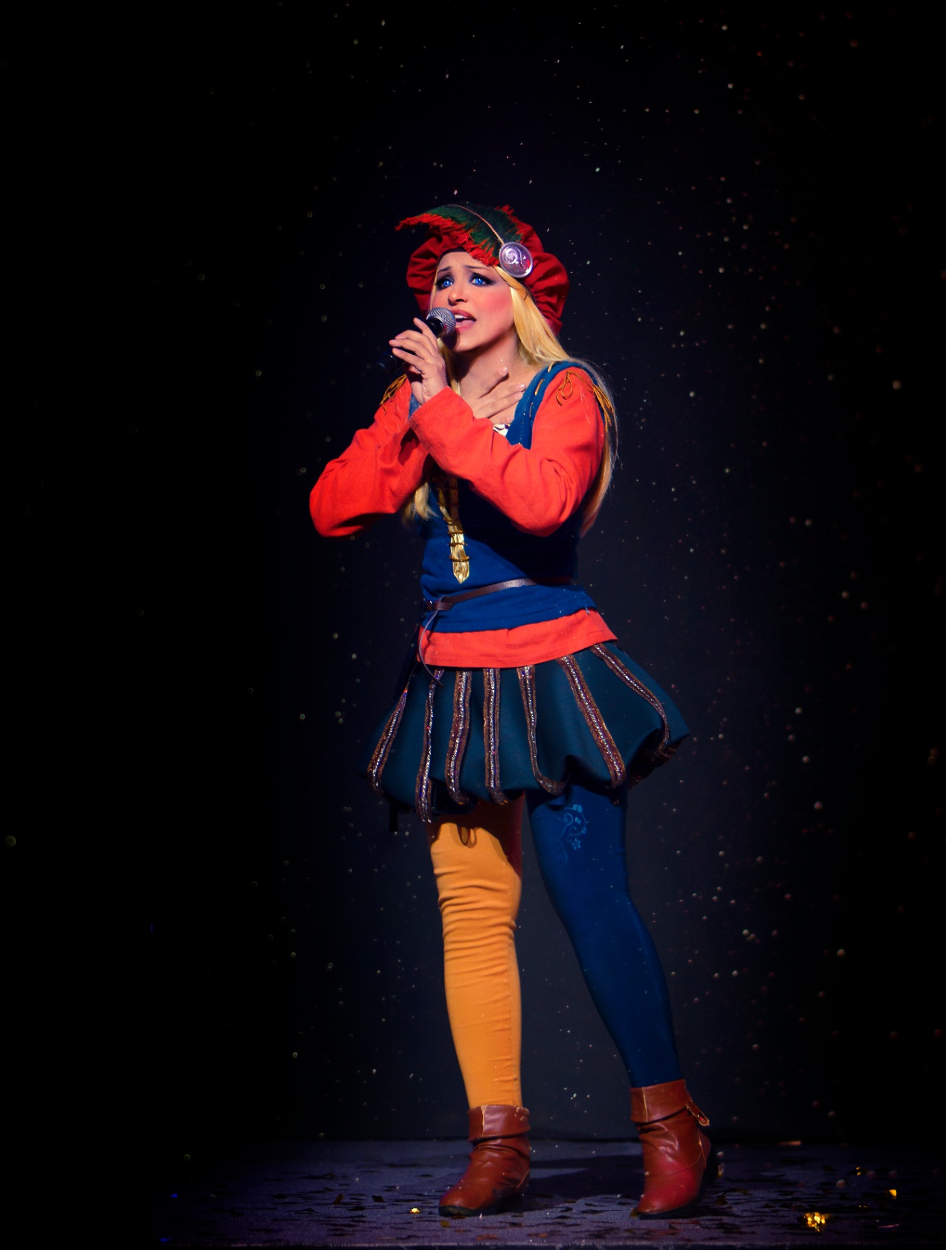 SUMI singing as Parcilla